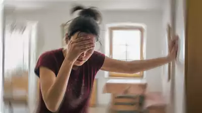 User experiencing dizziness due to vestibular migraine